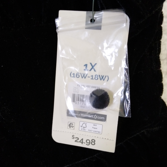 NWT- Terra & Sky Keyhole Black Velvet Dress- Size 1X - Picture 7 of 7